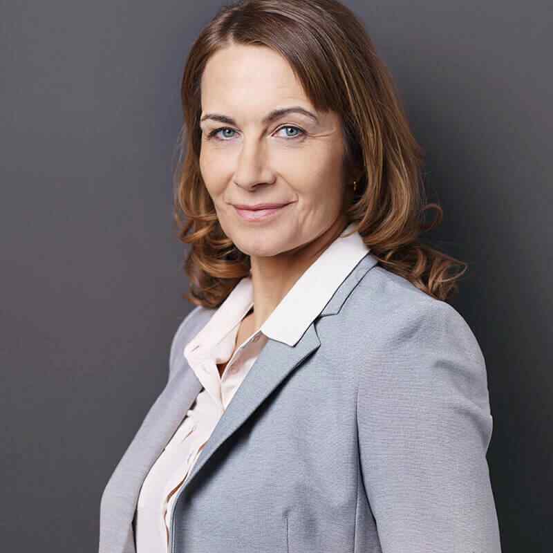 https://www.schwegler-rae.de/wp-content/uploads/2019/10/inner_team_02.jpg